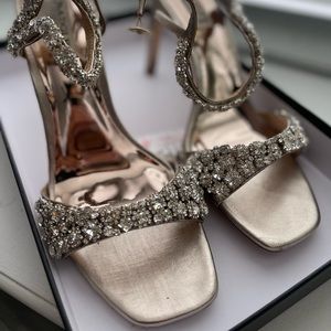 BADGLEY MISCHKA WEDDING SHOE womens 8.5 worn once, small scratch on heel